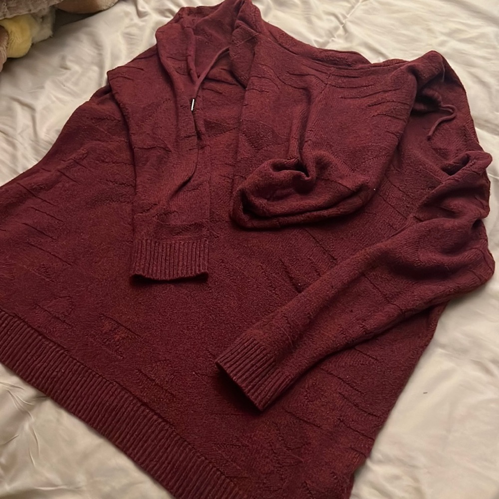 American Eagle oversized hooded sweater maroon